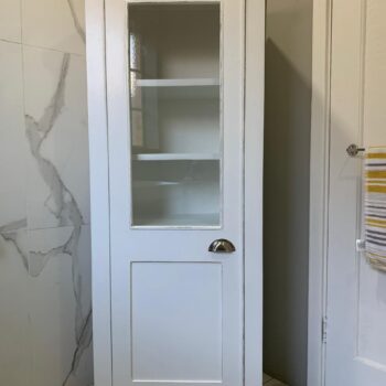 Display Cupboard with 1 glass door