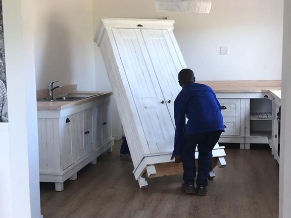 Deconstructed free-standing kitchen