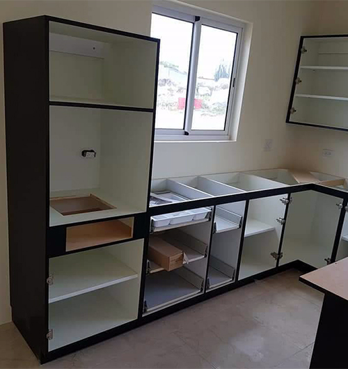 Construction - Fitted kitchen cannot stand alone